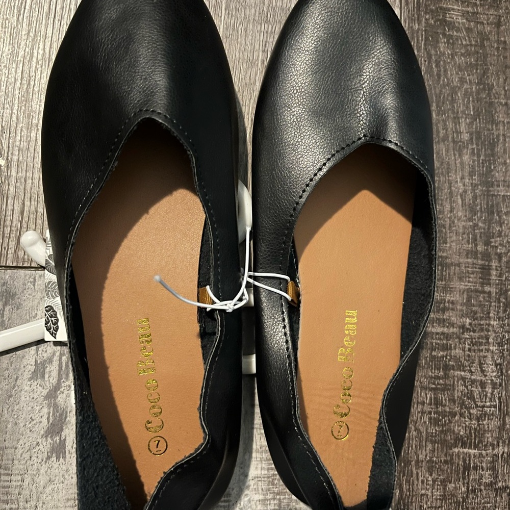 Coco Beau Women's Black Flats
